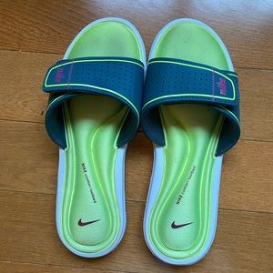 Nike Women’s comfort footbed slides - size 9
